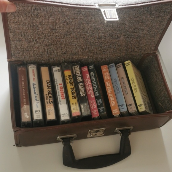 Vintage Cassette Tape Collection And Cassette Carrying Cases - Picture 4 of 6